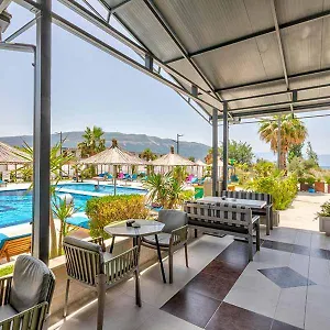  Apartment Beachfront With Facilities